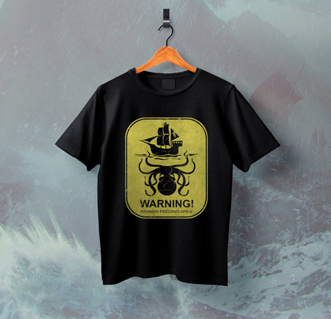 Camiseta Manga Curta Kraken Placa Cuidado Feeding Area Polvo Monstro Marinho FRETE GRÁTIS